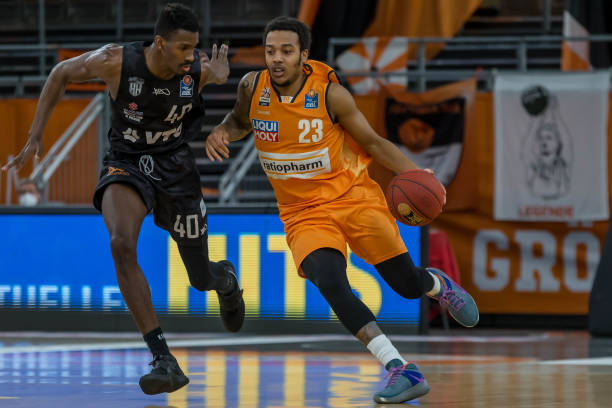 功防守迫使 功防守迫使